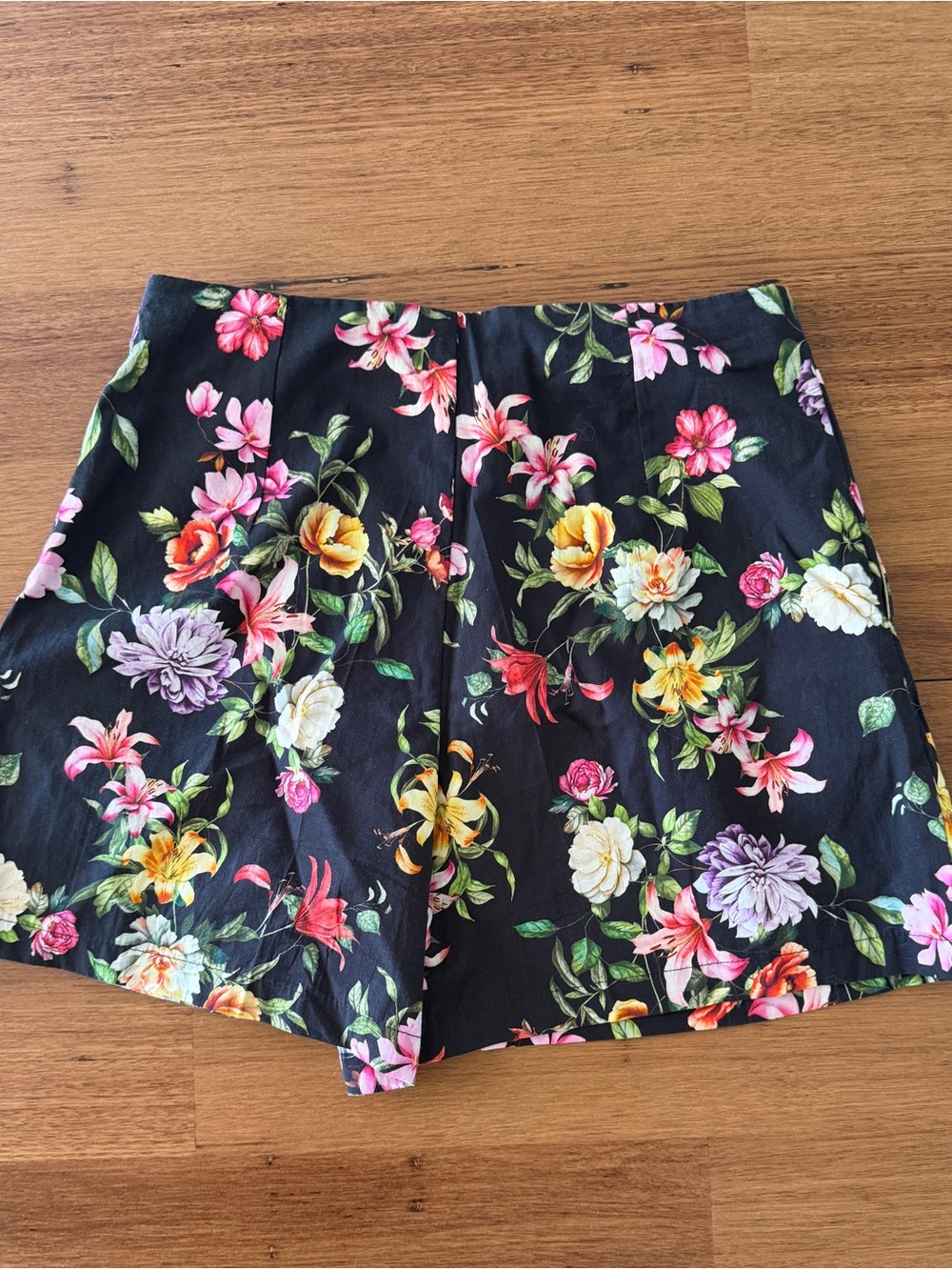 Zara Black High-Waist Floral Shorts - Picture 3 of 3